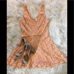 Scalloped edge Mini Flare! 🍑